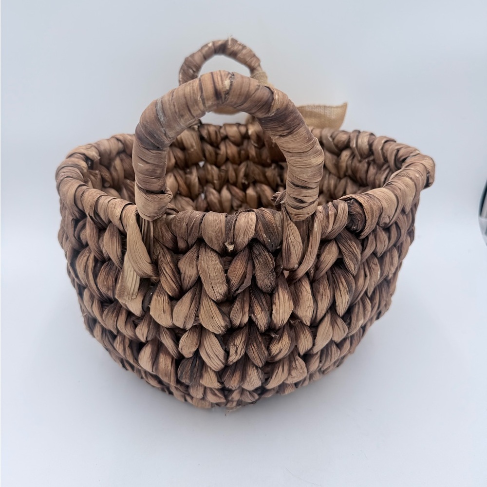Vintage Water Hyacinth Round Woven Wicker Basket with Handles 13x9 - Picture 4 of 8